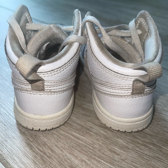 Air Jordan 1 mid size 10c - Picture 4 of 6